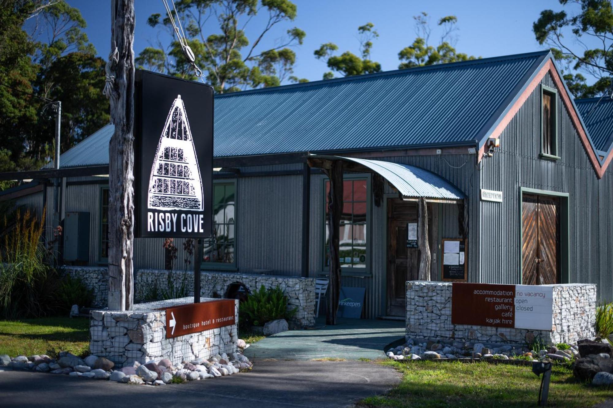 Risby Cove Boutique Hotel Strahan Eksteriør bilde