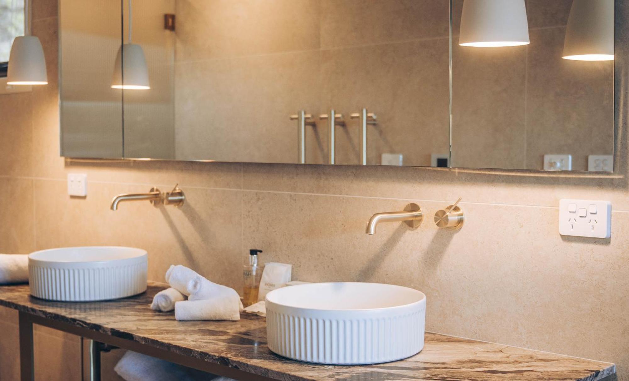Risby Cove Boutique Hotel Strahan Eksteriør bilde
