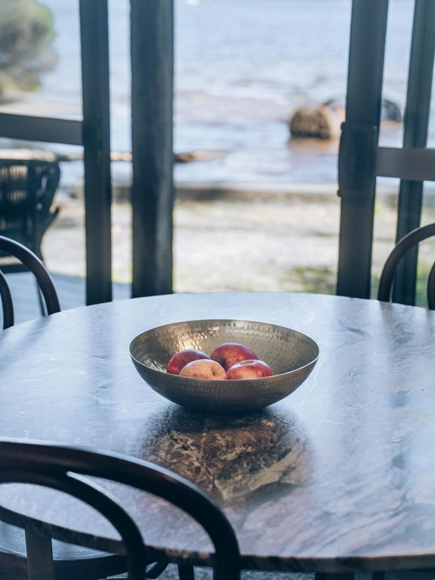 Risby Cove Boutique Hotel Strahan Eksteriør bilde