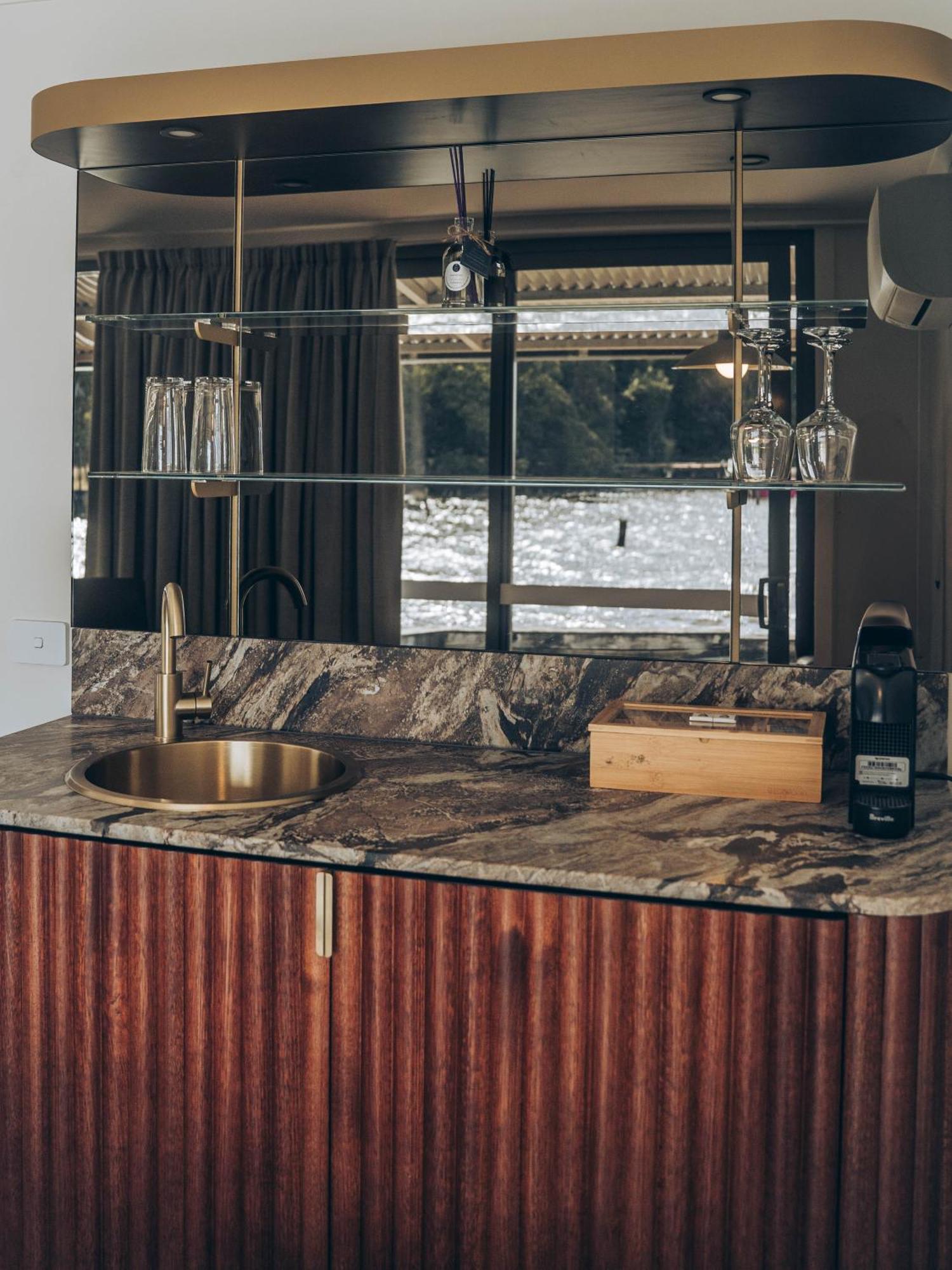 Risby Cove Boutique Hotel Strahan Eksteriør bilde